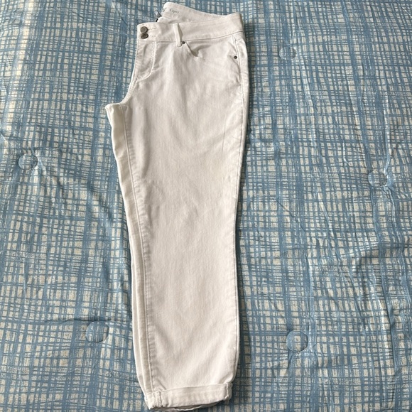Apt. 9 Women's White Cuffed Capri Jeans Size 12 - Picture 8 of 10